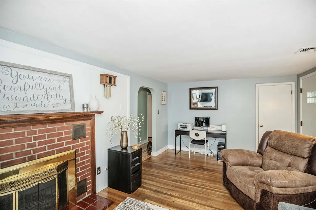 16 Rosewood Avenue Salem NH 03079