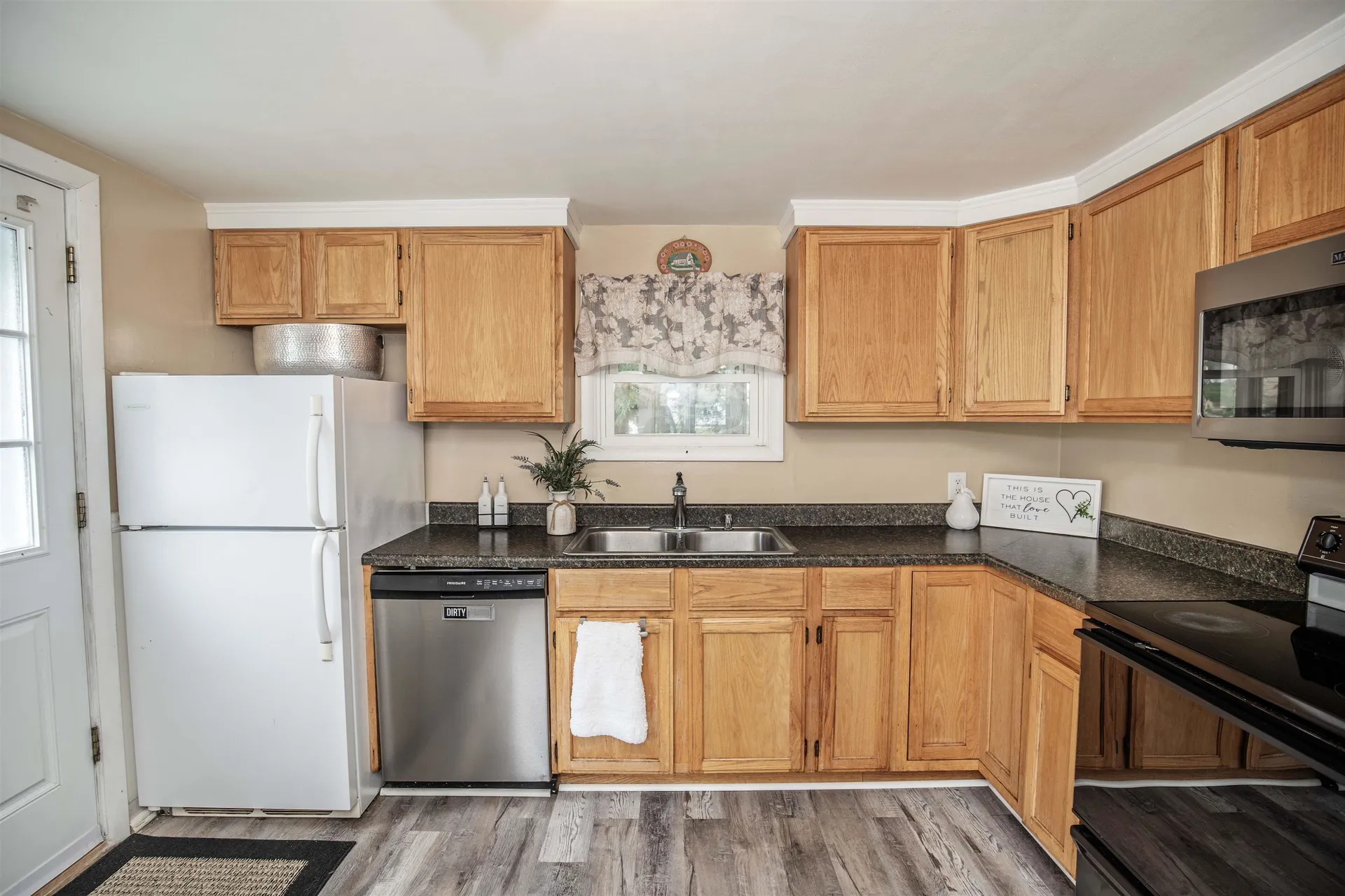 16 Rosewood Avenue Salem NH 03079