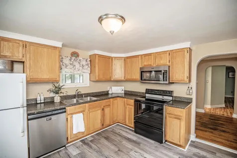 16 Rosewood Avenue Salem NH 03079