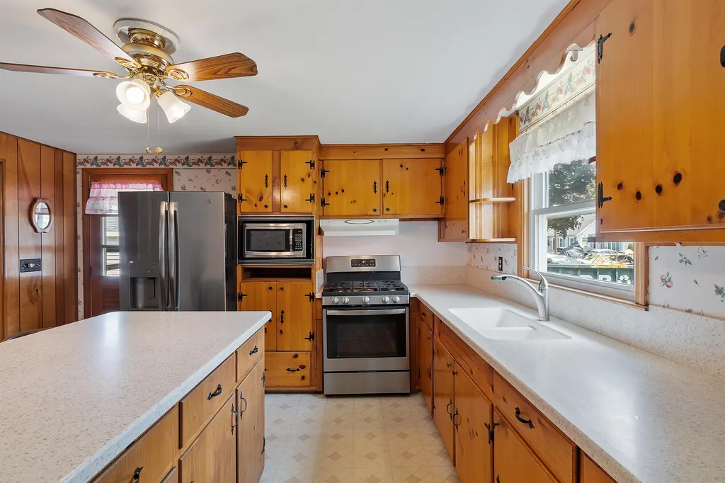 11 Trinity Drive Nashua NH 03063