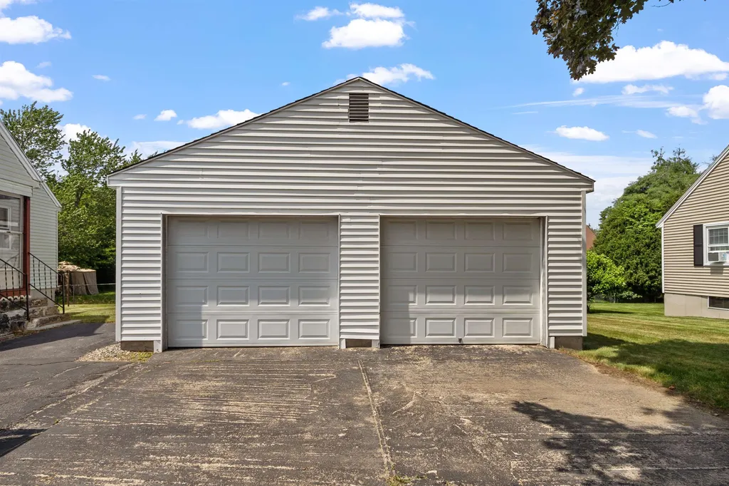 11 Trinity Drive Nashua NH 03063