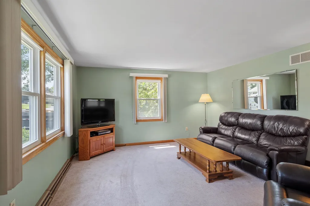 11 Trinity Drive Nashua NH 03063