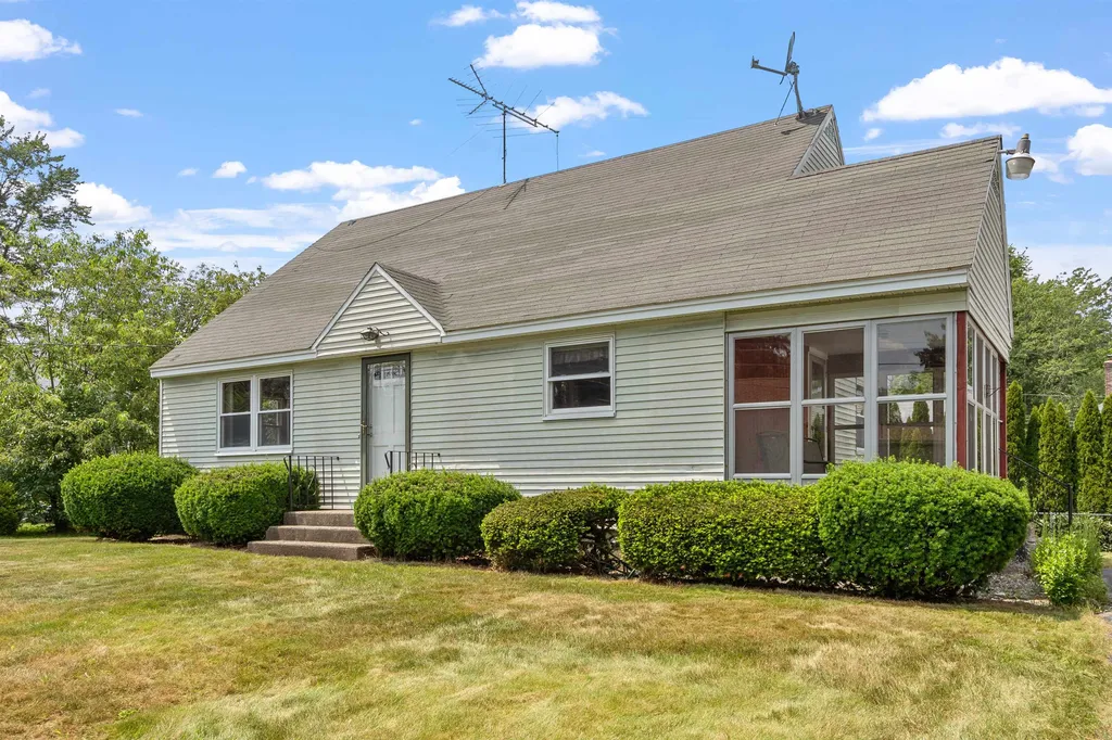 11 Trinity Drive Nashua NH 03063