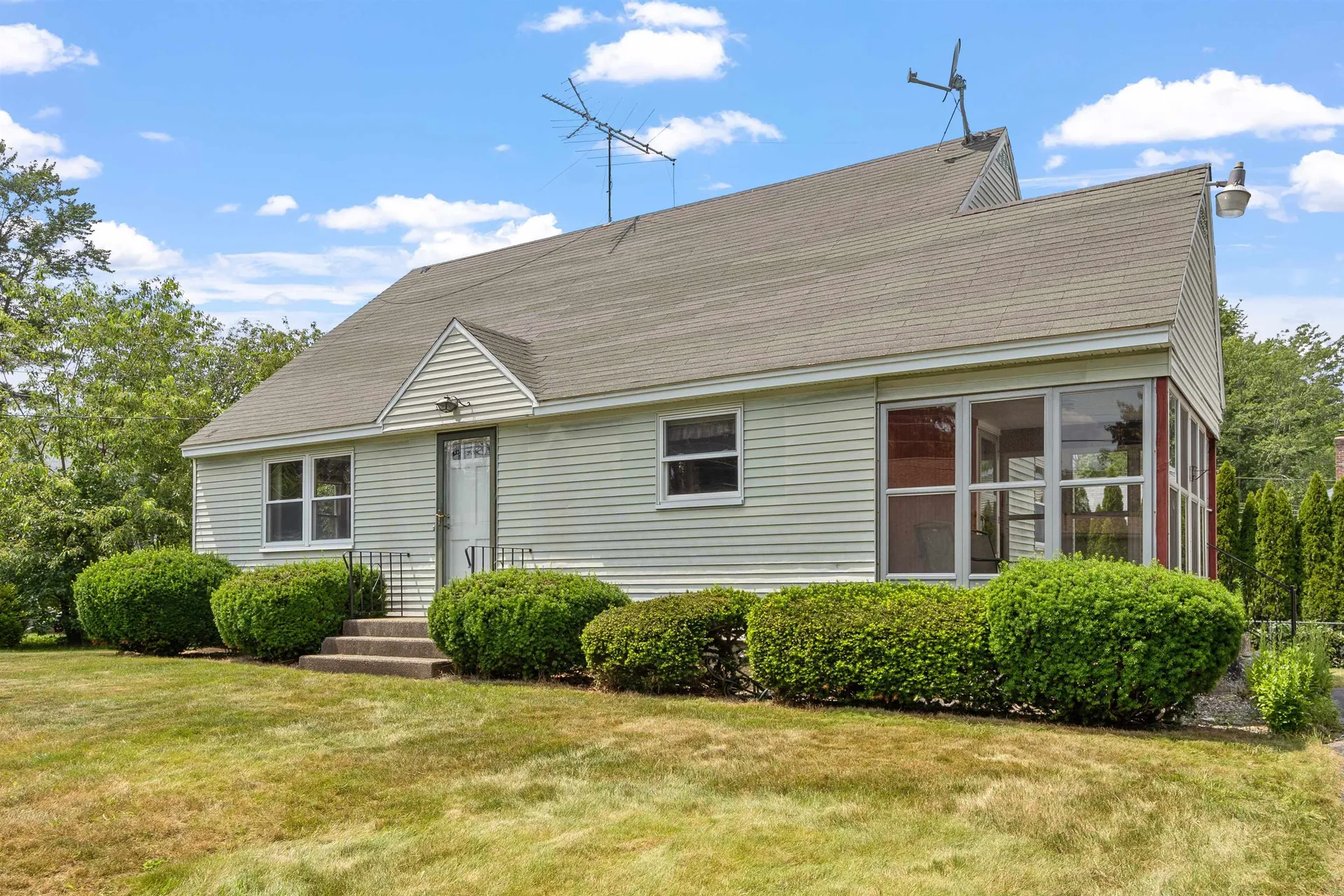 11 Trinity Drive Nashua NH 03063