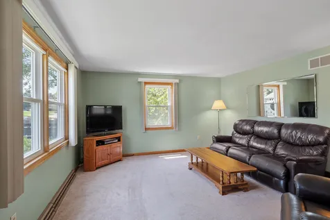 11 Trinity Drive Nashua NH 03063