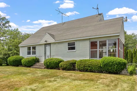 11 Trinity Drive Nashua NH 03063