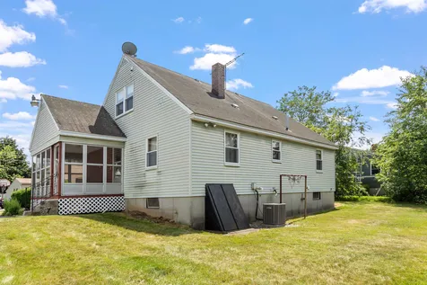 11 Trinity Drive Nashua NH 03063