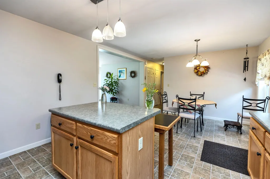28 Peach Blossom Drive Lyndeborough NH 03082