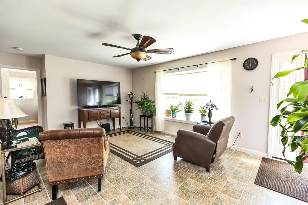 28 Peach Blossom Drive Lyndeborough NH 03082