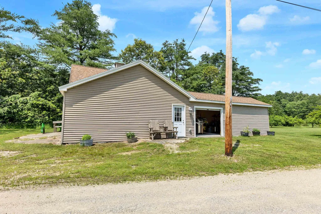 28 Peach Blossom Drive Lyndeborough NH 03082