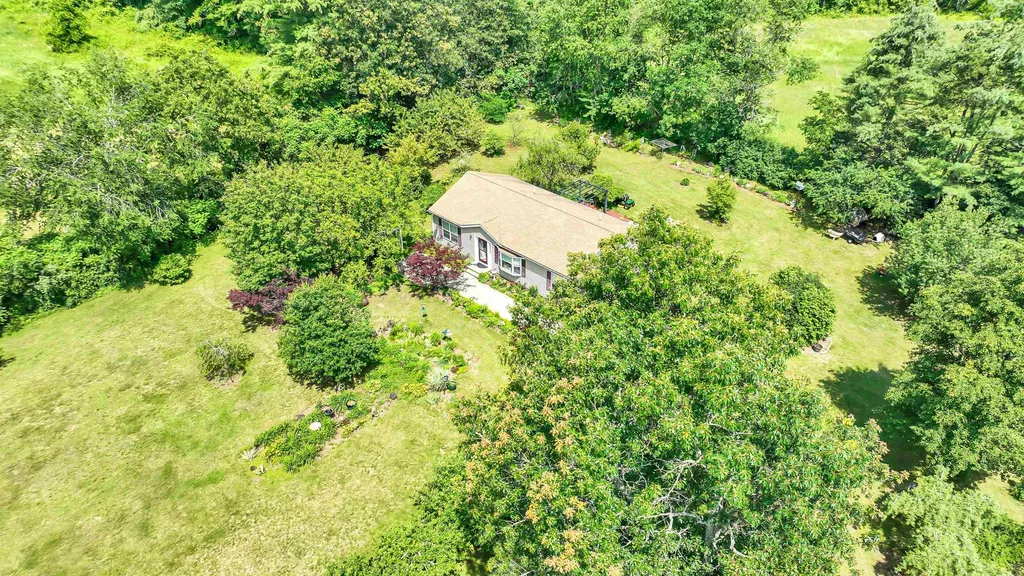 28 Peach Blossom Drive Lyndeborough NH 03082