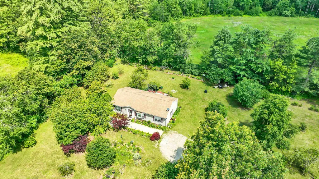 28 Peach Blossom Drive Lyndeborough NH 03082