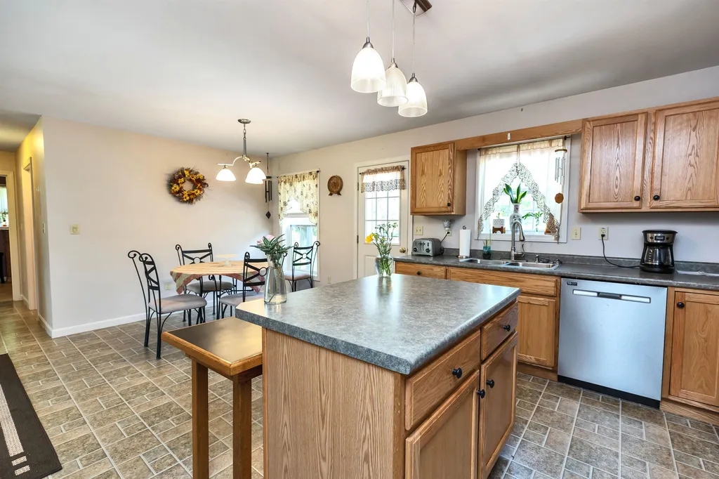 28 Peach Blossom Drive Lyndeborough NH 03082
