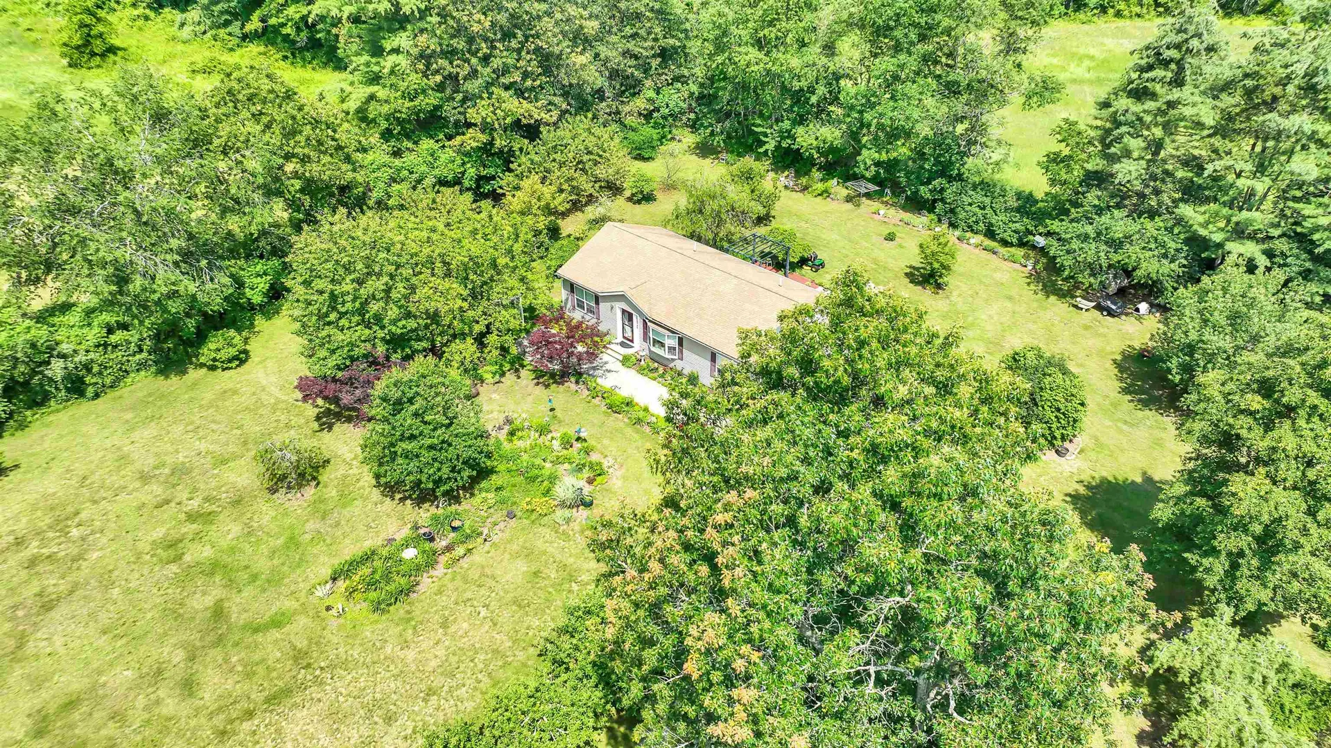 28 Peach Blossom Drive Lyndeborough NH 03082