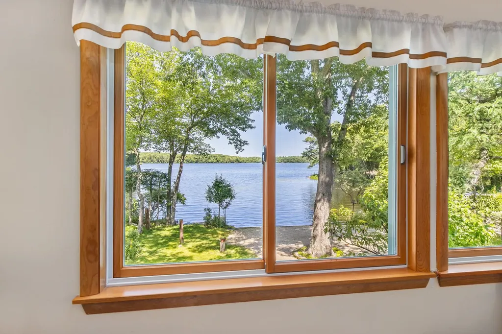 305 Camelot Shore Drive Farmington NH 03835