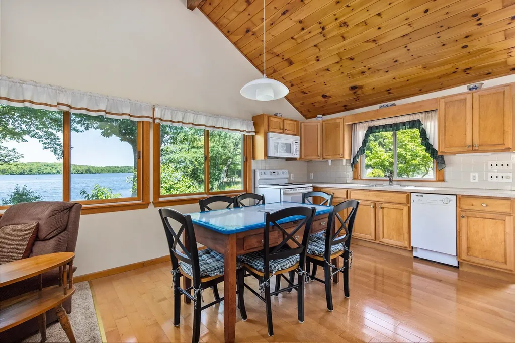 305 Camelot Shore Drive Farmington NH 03835