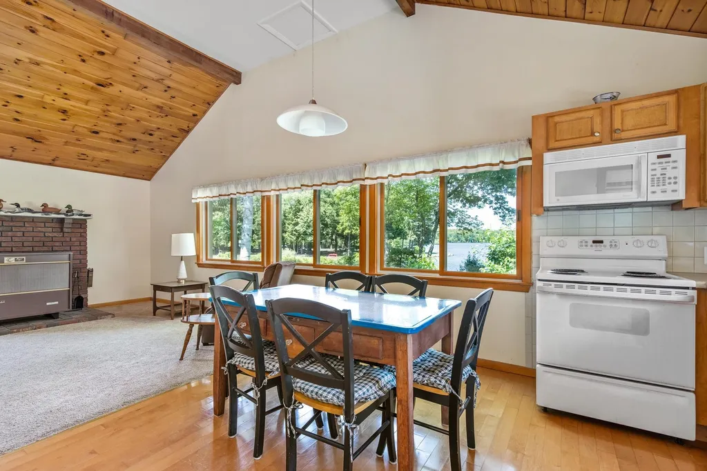 305 Camelot Shore Drive Farmington NH 03835
