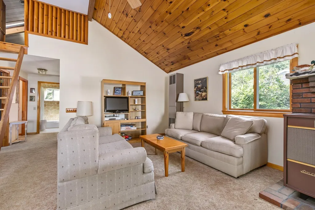 305 Camelot Shore Drive Farmington NH 03835