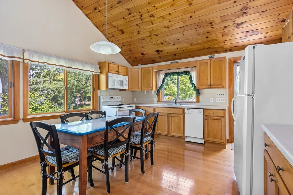 305 Camelot Shore Drive Farmington NH 03835
