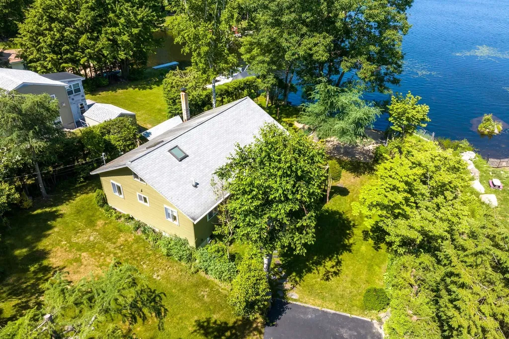 305 Camelot Shore Drive Farmington NH 03835