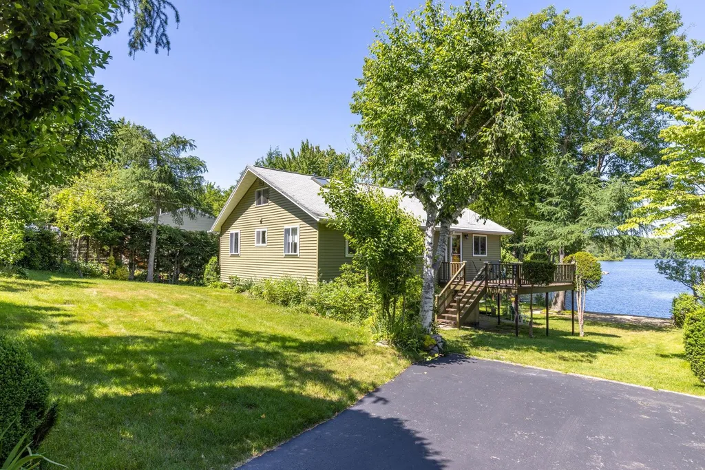 305 Camelot Shore Drive Farmington NH 03835