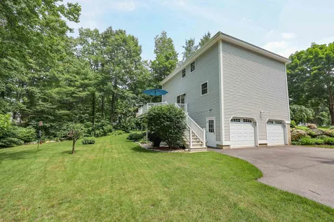 16 Mountain Road Bedford NH 03110