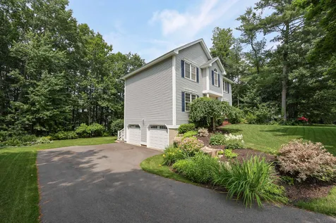 16 Mountain Road Bedford NH 03110