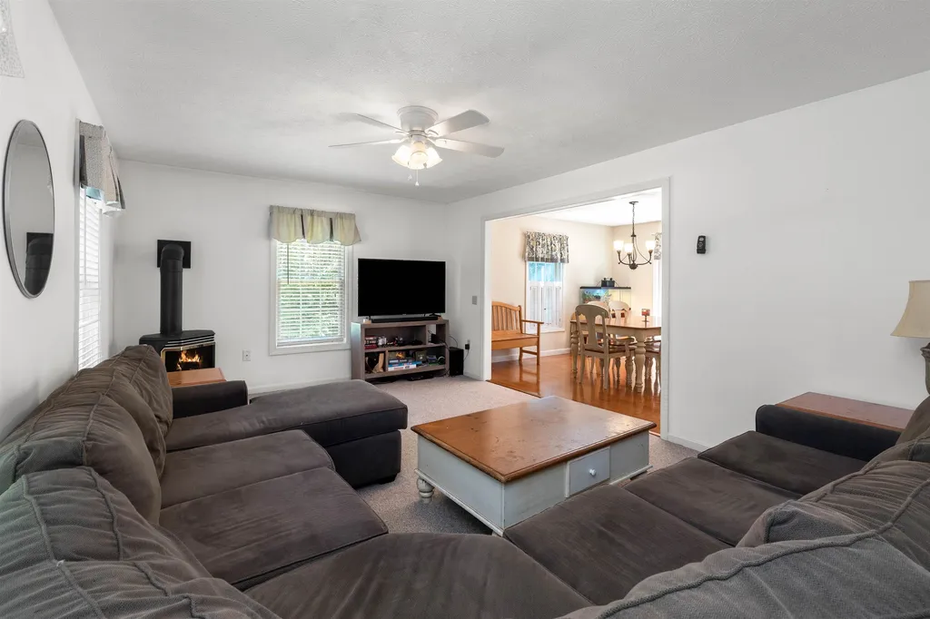 6 Copeland Drive Hudson NH 03051