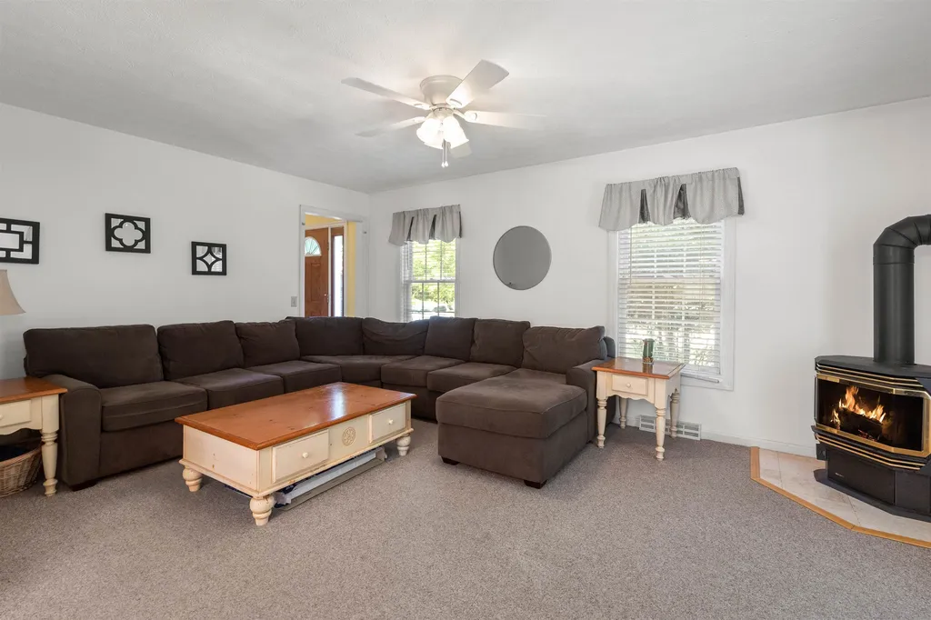 6 Copeland Drive Hudson NH 03051