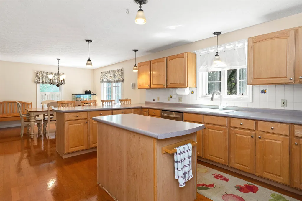 6 Copeland Drive Hudson NH 03051
