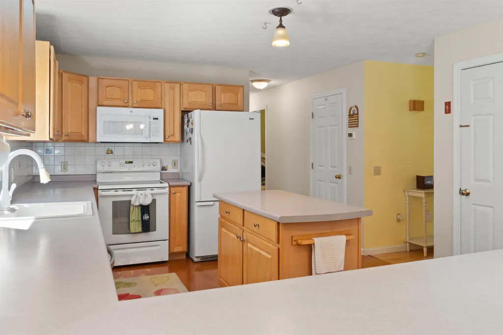 6 Copeland Drive Hudson NH 03051