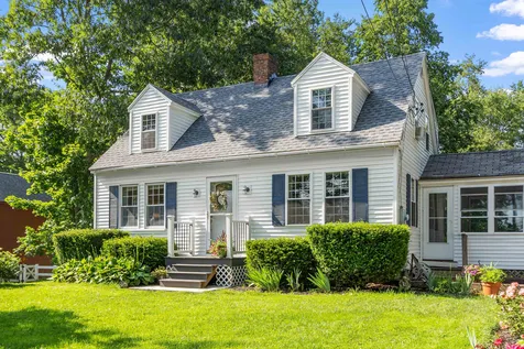 19 Winnicutt Road Stratham NH 03885