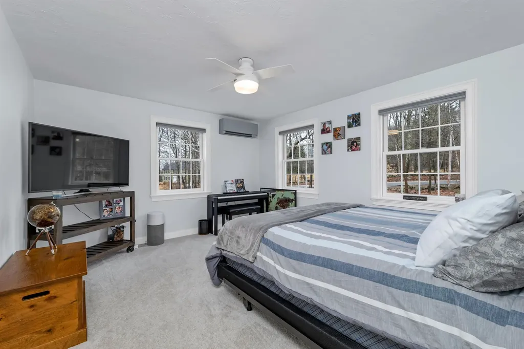 27 Pease Road Meredith NH 03253