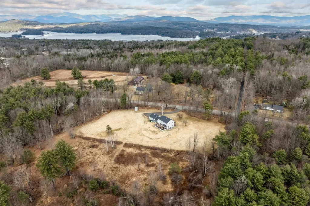 27 Pease Road Meredith NH 03253