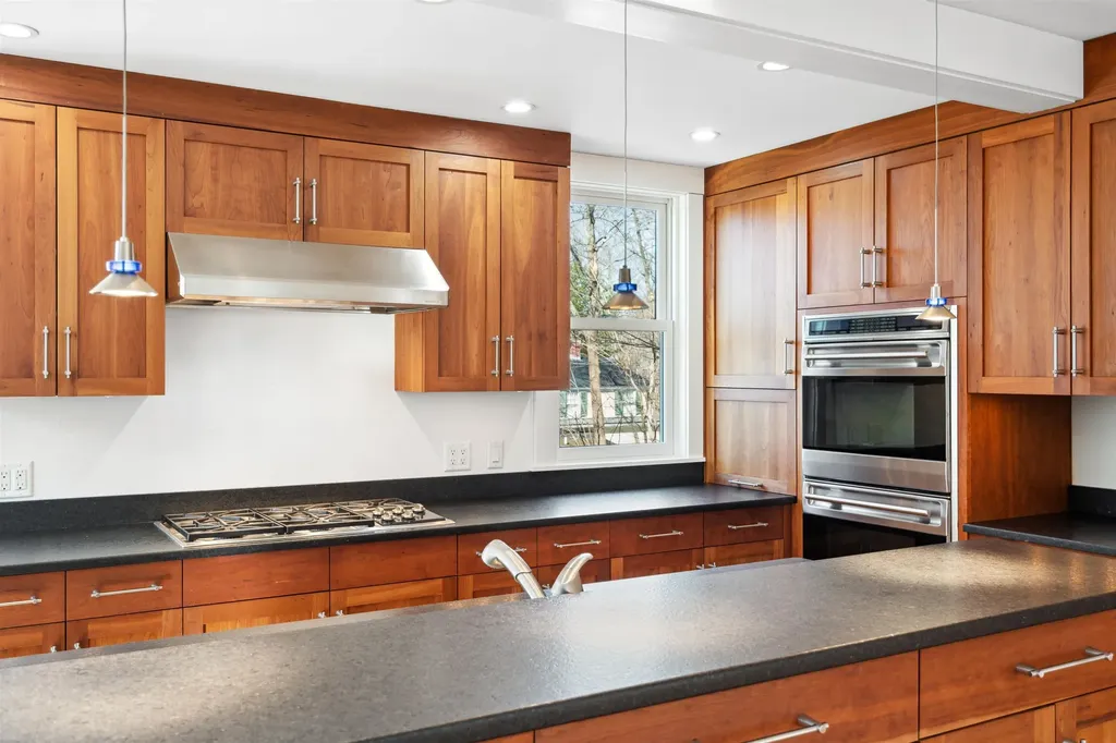 7 Prospect Street Hanover NH 03755