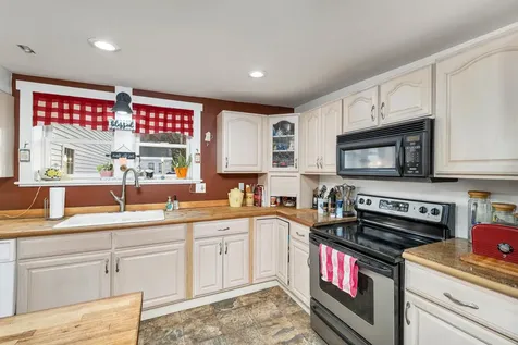 1168 Old Route 25 Rumney NH 03266