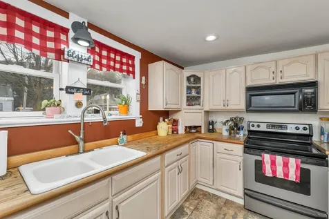 1168 Old Route 25 Rumney NH 03266