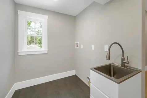 139 Essex Avenue Portsmouth NH 03802