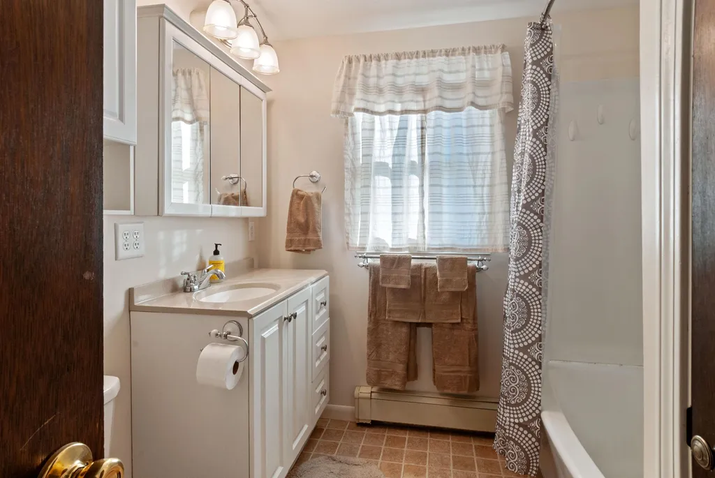 9 Darby Lane Rochester NH 03839-5405