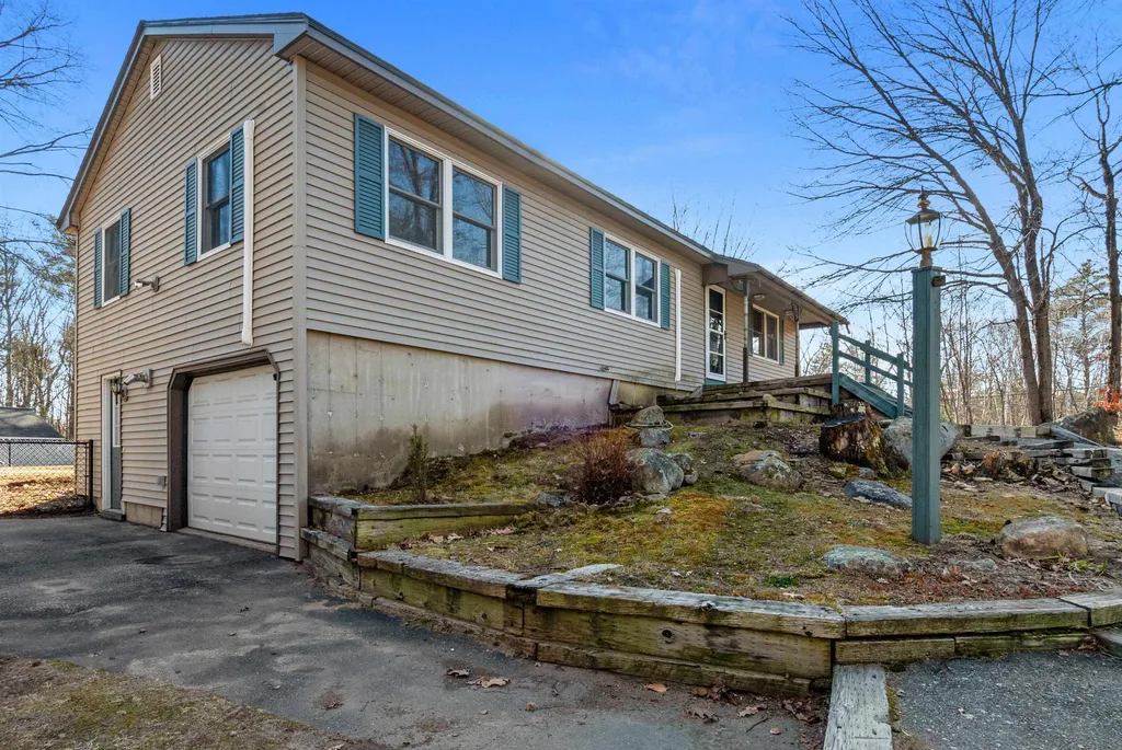 9 Darby Lane Rochester NH 03839-5405
