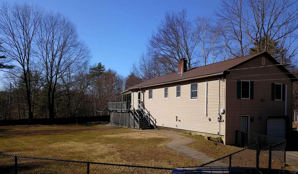 9 Darby Lane Rochester NH 03839-5405