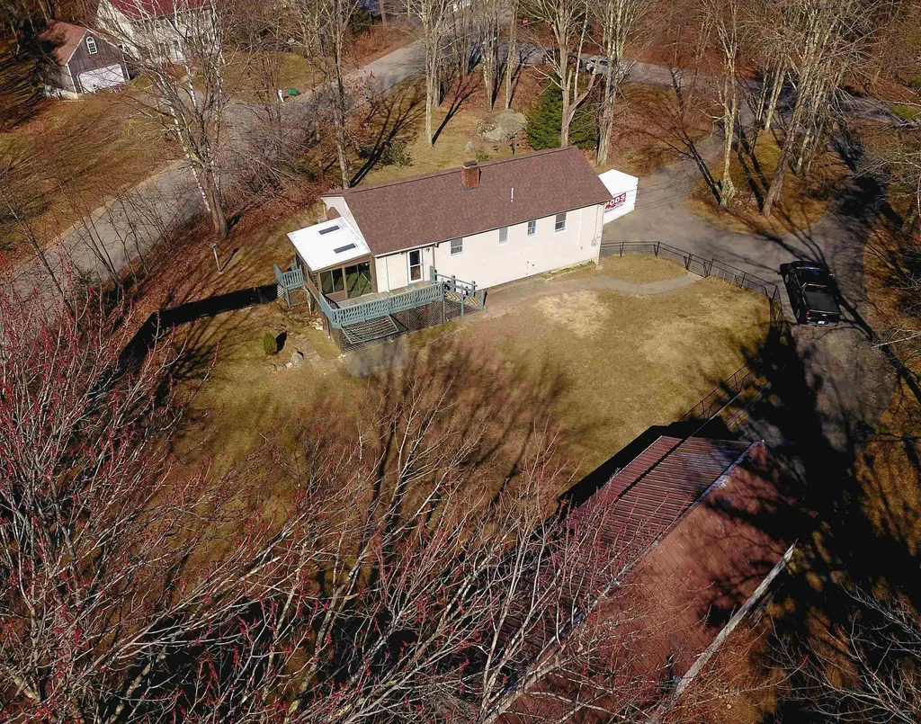 9 Darby Lane Rochester NH 03839-5405