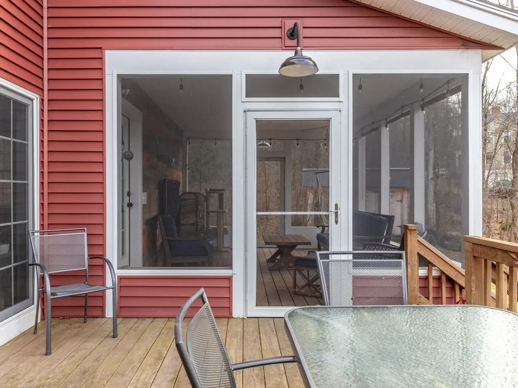 140 Wolf Lane Richmond VT 05477
