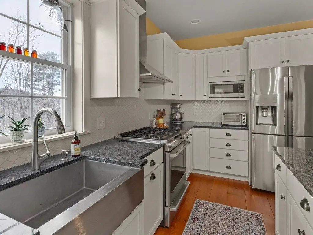 140 Wolf Lane Richmond VT 05477