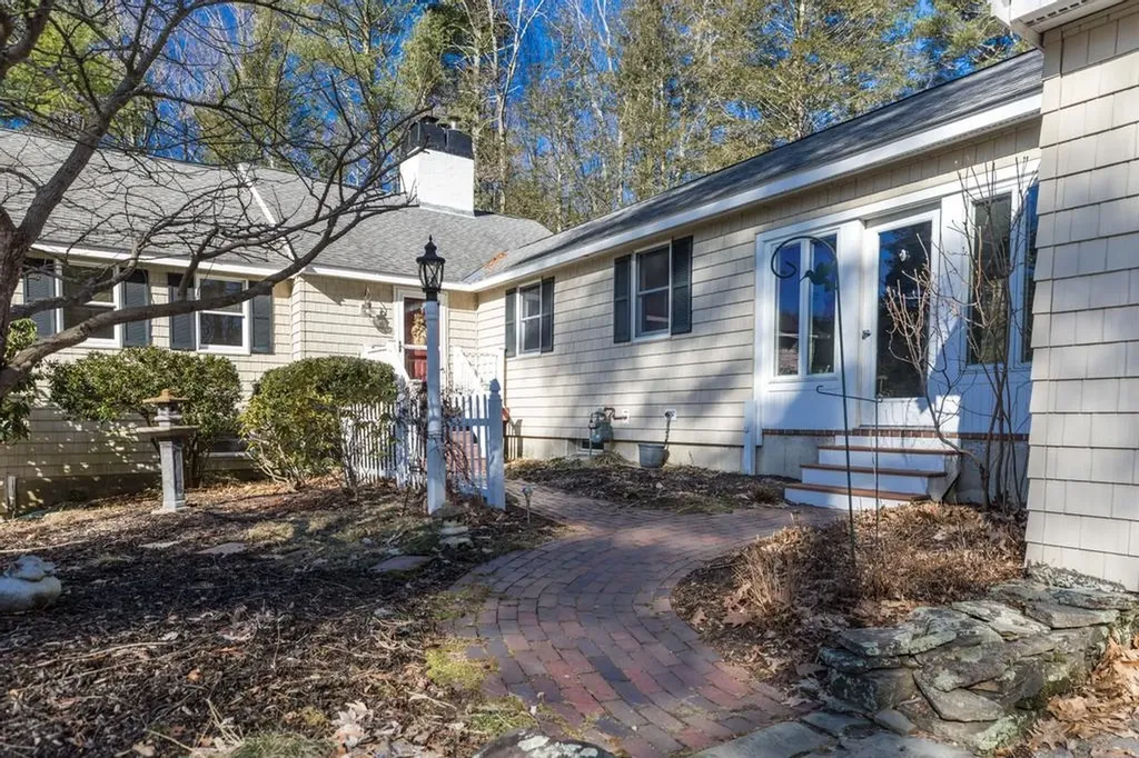 14 Cullen Way Exeter NH 03833