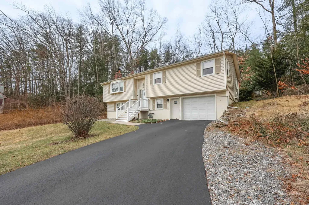 30 Jo Ellen Drive Merrimack NH 03054