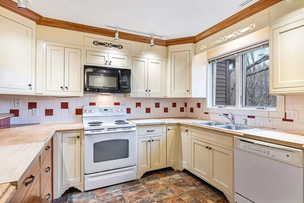 492 Acorn Lane Shelburne VT 05482