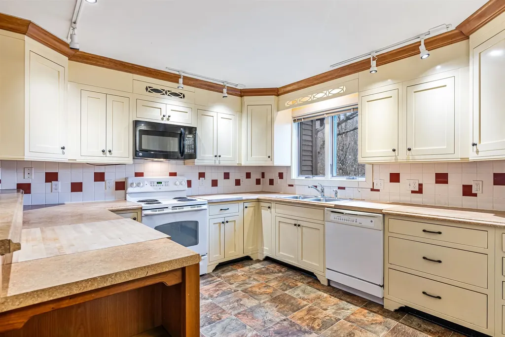 492 Acorn Lane Shelburne VT 05482