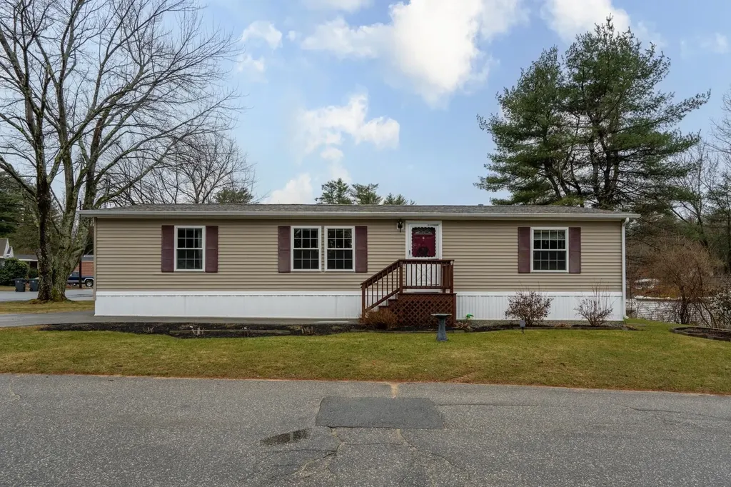 2 Carpenter Street Hooksett NH 03106