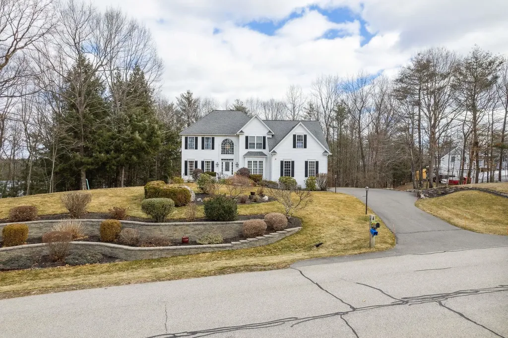 15 Farrwood Drive Hooksett NH 03106